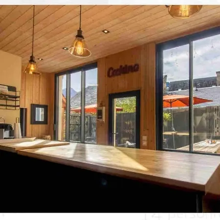 Hébergement de vacances Superbe 8/16 Personnes, Saint Lary *